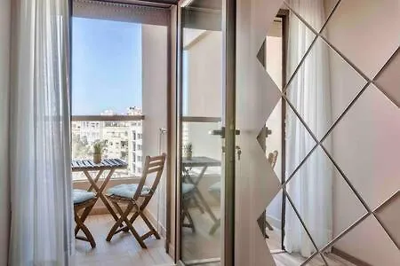 Contemporary Top Floor Bourgogne - By Appartali 카사블랑카 아파트